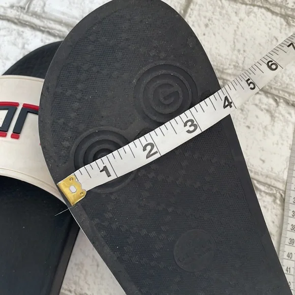 Gucci Pool Sides - Picture 13 of 13